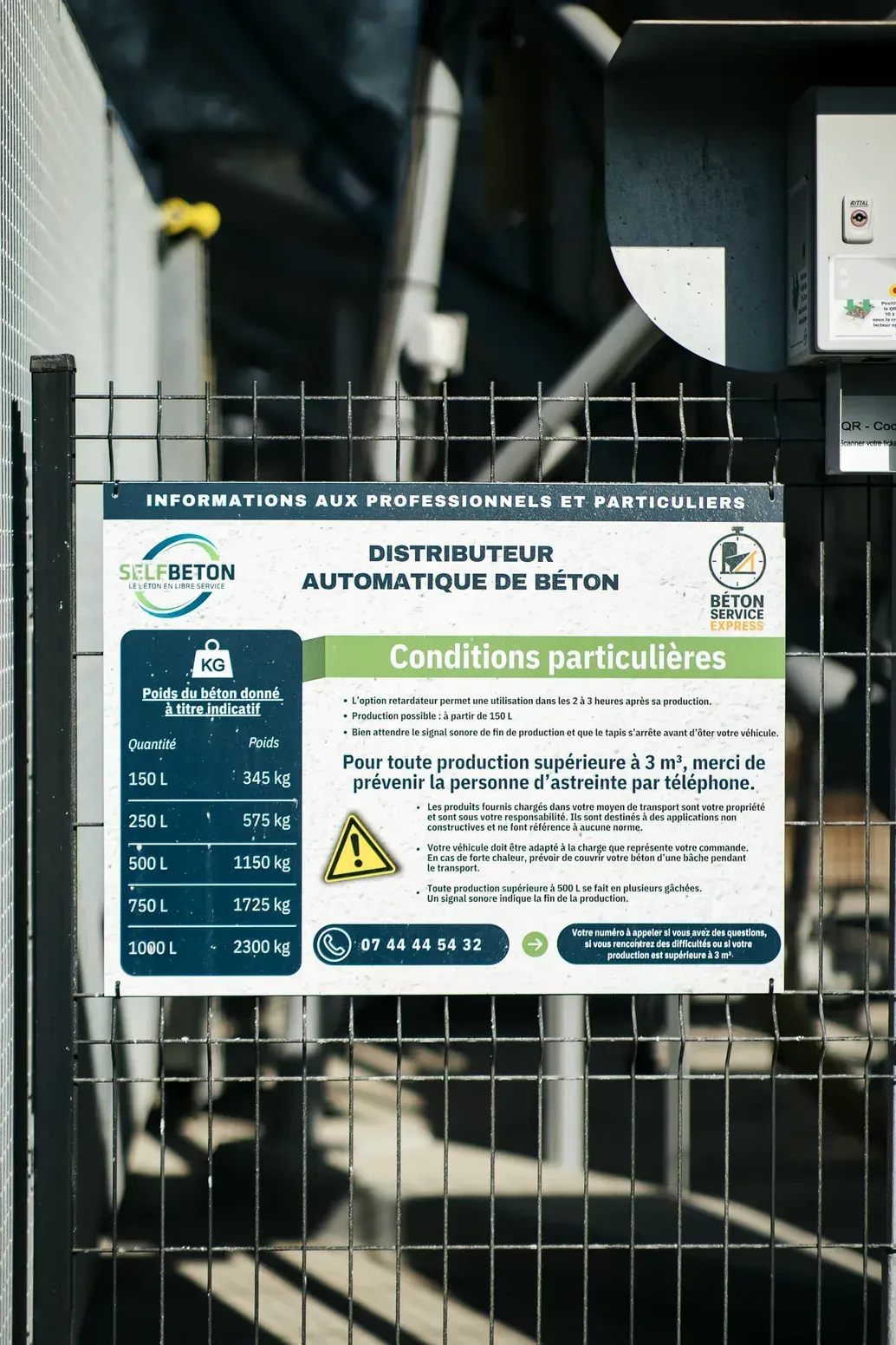 Panneau d’informations du distributeur automatique de béton : conditions particulières